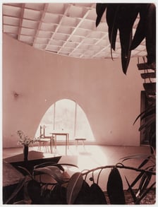 <p class="MsoNormal">Dom Igloo, wnętrze, zdjęcie z wystawy &bdquo;Kształt marzeń. Architektura Witolda Lipińskiego&rdquo; Muzeum Architektury we Wrocławiu</p>