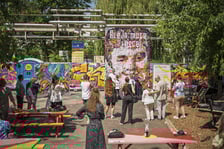 <p>HUTA przy ul. Grabiszyńskiej 241. Odsłonięcie skarpetkowego obrazu. Wrocław, 30.07.2025</p>