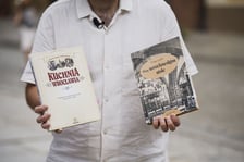 <p>Książki "Kuchnia Wrocławia" i "Przy wrocławskim stole" Grzegorza Sobela, to prawdziwa kopalnia wiedzy na tematy dawnych wrocławskich potraw i przepis&oacute;w.</p>
