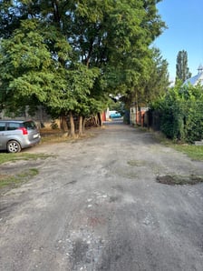 <p><span style="color: #080809; font-family: 'Segoe UI Historic', 'Segoe UI', Helvetica, Arial, sans-serif; font-size: 15px; white-space-collapse: preserve;">Wnętrze podw&oacute;rzowe w kwartale ulic Klimasa, Gazowej, Tarnogajskiej i Ka</span><span style="color: #080809; font-family: 'Segoe UI Historic', 'Segoe UI', Helvetica, Arial, sans-serif; font-size: 15px; white-space-collapse: preserve;">mienickiej</span></p>