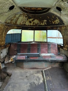 Wrak legendarnego autobusu Bałtyk, który trafił do Muzeum Motoryzacji WENA w Oławie