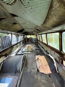 Wrak legendarnego autobusu Bałtyk, który trafił do Muzeum Motoryzacji WENA w Oławie