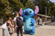 Lato w mieście. Wrocławianie spacerują nad Odrą i na Ostrowie Tumskim