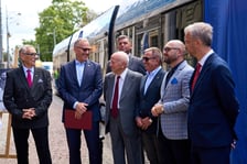 Tramwaj im. Piotra Bednarza – nadanie imienia. Uczestnicy spotkania, 22 sierpnia 2025 r.