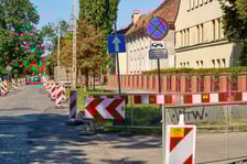 Ulica Koszarowa na początku przebudowy