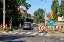 Ulica Koszarowa na początku przebudowy