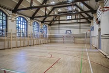 Przygotowania do roku szkolnego 2025/2026. Sala Gimnastyczna w Zespole Szkół Zawodowych  przy ul. Dawida