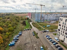 Aleja Architektów i jej otoczenie - istniejące i powstające budynki na Nowych Żernikach na osiedlu Leśnica (zdjęcie z października 2025 r.)