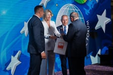 <p>Nagrody "Teraz" Polska" dla os&oacute;b w szczeg&oacute;lny spos&oacute;b promujących Dolny Śląsk otrzymali Piotr Zieliński i Marek Krajewski</p>