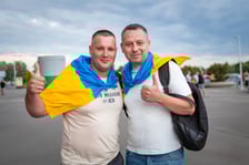 Kibice w drodze na mecz Ukraina - Francja we Wrocławiu