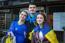 Kibice w drodze na mecz Ukraina - Francja we Wrocławiu