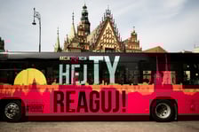 Autobus kampanii HejTy Reaguj