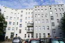 <p>Kamienice przy ul. Krakowskiej 25 i 27, widok od podw&oacute;rza&nbsp;</p>