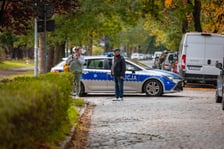 <p>O konieczności zrobienia dłuższego spaceru przekonał się mieszkaniec ul. Weigla, który codziennie spaceruje po okolicy. Do domu poszedł już drogą okrężną</p>