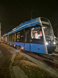 Transport nowego tramwaju Pesa we Wrocławiu