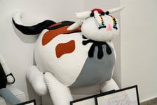 W Mia Art Gallery na placu Solnym 11 można oglądać jedyne w swoim rodzaju pluszaki w rozmiarze XXXL. Zaprojektowały je dzieci.