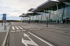 <p>Wrocławskie lotnisko zamknięte do 4 grudnia 2025. Pusty terminal. Wrocław, 26.10.2025</p>