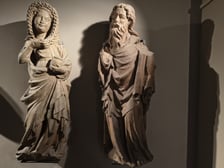 <p>św. Maria Magdalena i św. Jan Chrzciciel | z portalu zachodniego kościoła pw. św. Marii Magdaleny we Wrocławiu | ok. 1360 | piaskowiec | ze zbior&oacute;w Muzeum Narodowego we Wrocławiu</p>