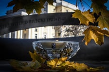 Żołnierze z 10 Wrocławskiej Brygady Łączności porządkowali groby i oddali hołd poległym towarzyszom broni.