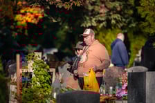 Cmentarz Osobowicki o poranku 1 listopada 2025