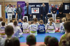 Lekcja WF-u z mistrzem olimpijskim w szkole przy ul. Cynamonowej