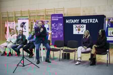 Lekcja WF-u z mistrzem olimpijskim w szkole przy ul. Cynamonowej