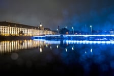 Próby iluminacji na mostach Uniwersyteckich. Zdjęcie z 8 października 2025 r.