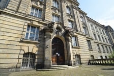 Neobarokowy gmach pod adresem Powstańców Śląskich 134-138, widok z roku 2025