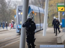 Policjanci podczas zabezpieczania meczu WKS Śląsk Wrocław - Polonia Bytom (niedziela 9 listopada)