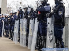 Policjanci podczas zabezpieczania meczu WKS Śląsk Wrocław - Polonia Bytom (niedziela 9 listopada)