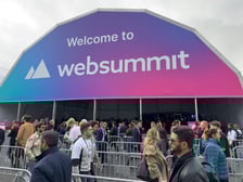 <p>Web Summit 2025 - startupy z Wrocławia i regionu prezentują się na stoisku Dolnego Śląska</p>