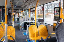 Prezentacja nowych aglomeracyjnych mercedesów pod Halą Stulecia, 14 listopada 2025