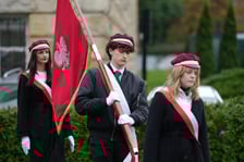 <p class="MsoNormal">Uroczystość złożenia kwiat&oacute;w pod Pomnikiem Martyrologii Profesor&oacute;w Lwowskich w sobotę 15 listopada</p>