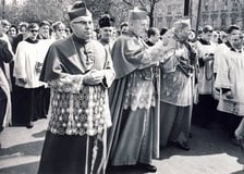 Uroczystości z udziałem kardynałów Bolesława Kominka, Stefana Wyszyńskiego i Karola Wojtyły (od lewej)