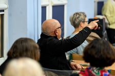 Spotkanie informacyjne podczas którego Monika Kozłowska-Święconek, dyrektorka Wydziału Mobilności Miejskiej UMW, przedstawiała wynik konsultacji oraz decyzje, które zostały podjęte w sprawie tramwaju przez Klecinę i rozbudowy dróg