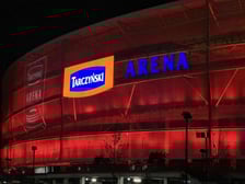 Tarczyński Arena podświetlona na czerwono - 19 listopada 2025 r.