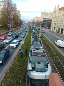 Tramwaj, który wykoleił się na ul. Legnickiej
