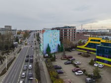 <p>Mural przy ul. Krakowskiej 25/27 projektu Andrzeja Tylkowskiego z okazji 20-lecia Dnia Życzliwości</p>