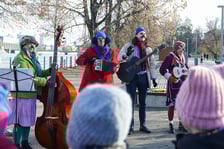 Odsłonięcie Ławeczki Życzliwości na bulwarze Xawerego Dunikowskiego, 21 listopada 2025