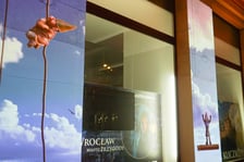 <p>Mini koncert z mappingiem pod Arkadami na Świdnickiej. Były gesty życzliwości, muzyka, mapping</p>