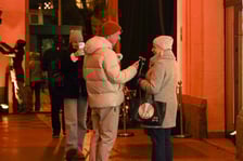 <p>Mini koncert z mappingiem pod Arkadami na Świdnickiej. Były gesty życzliwości, muzyka, mapping</p>