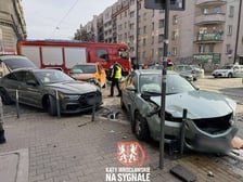 Rozbite samochody u zbiegu ul. Kościuszki 150 i Prądzyńskiego