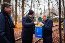 <p>Dzień Motorniczego. Wrocław, 25.11.2025. Pracownik&oacute;w MPK Wrocław odwiedził na pętli prezydent miasta Jacek Sutryk.</p>