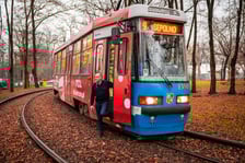 <p>Dzień Motorniczego. Wrocław, 25.11.2025. Pracownik&oacute;w MPK Wrocław odwiedził na pętli prezydent miasta Jacek Sutryk.</p>