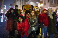 <p>Biała Wstążka to symbol sprzeciwu wobec przemocy względem kobiet. We wtorek 25 listopada wolontariusze, policjanci i pracownicy MOPS wręczali białe wstążki przechodniom na ul. Oławskiej. Rozdawali także informatory z przydatnymi telefonami.</p>