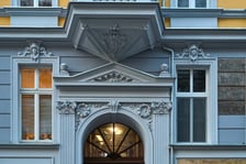 Kamienica wspólnotowa Cybulskiego 19 w listopadzie 2025