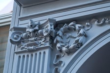 Kamienica wspólnotowa Cybulskiego 19 w listopadzie 2025