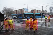 Akcja służb po wypadku na skrzyżowaniu Hallera z Gajowicką