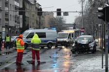 Akcja służb po wypadku na skrzyżowaniu Hallera z Gajowicką
