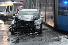 Akcja służb po wypadku na skrzyżowaniu Hallera z Gajowicką